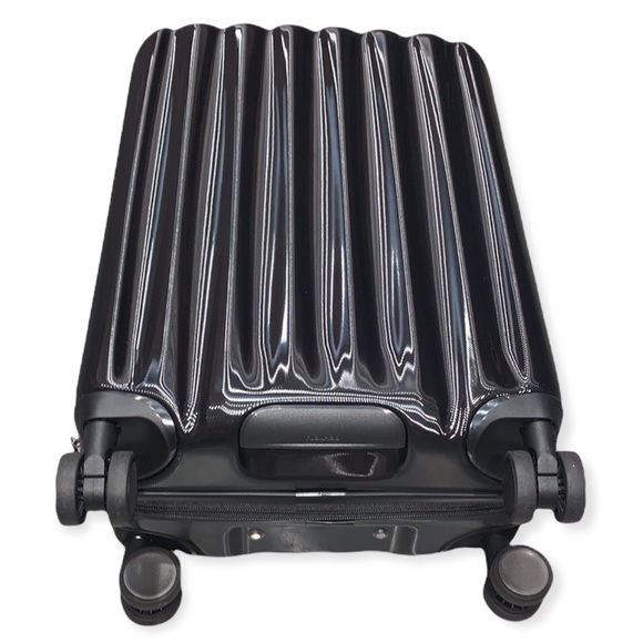 Ricardo Hardside Lightweight Carry On 350o Spinner Luggage Including Accessories - Picture 7 of 16
